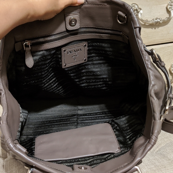 Prada bag - Picture 8 of 12